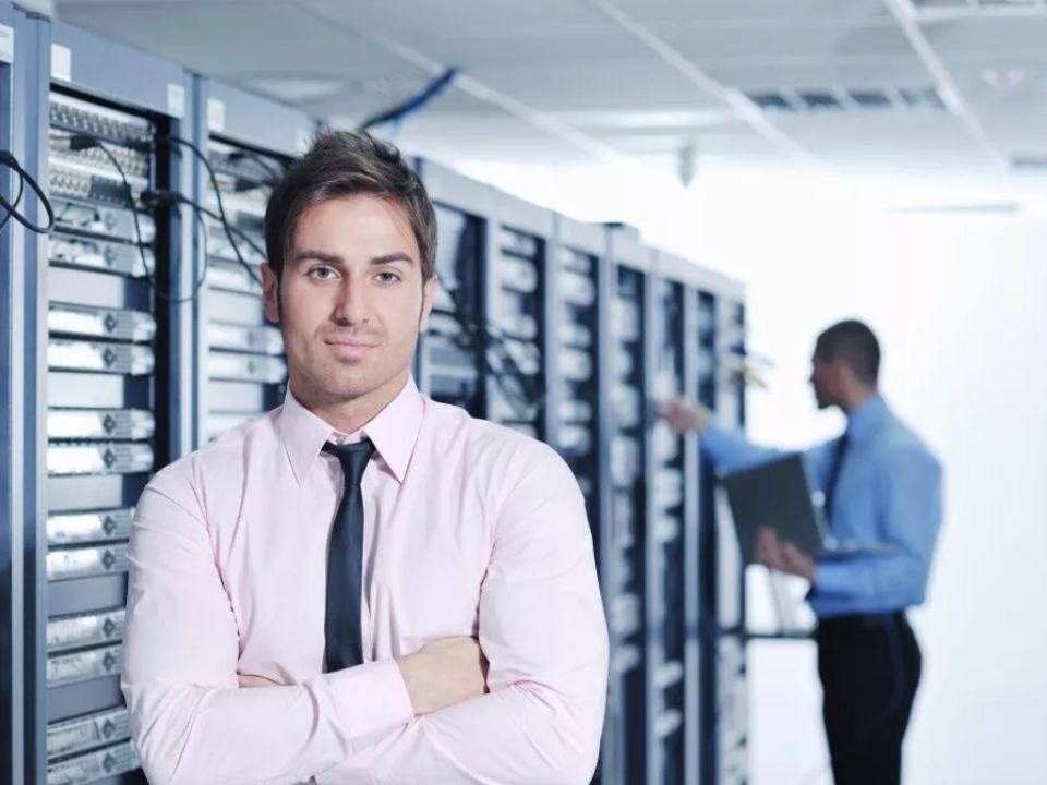Working with outsourced IT technical support offers many advantages.